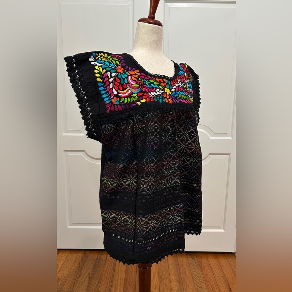 Paloma Embroidered Mexican Blous, Hand Loom. - Picture 6 of 8